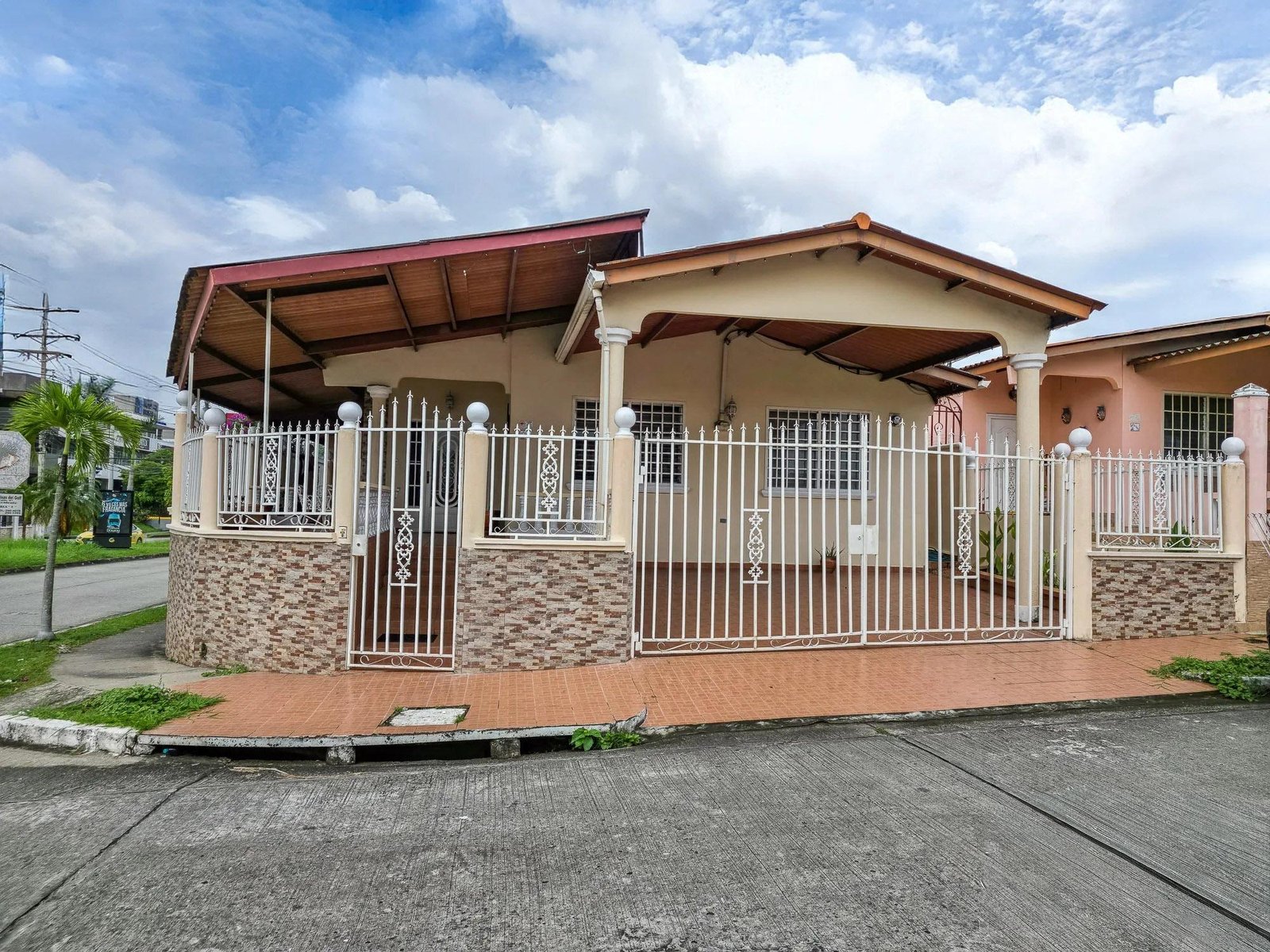 3-Bedroom House with Patio