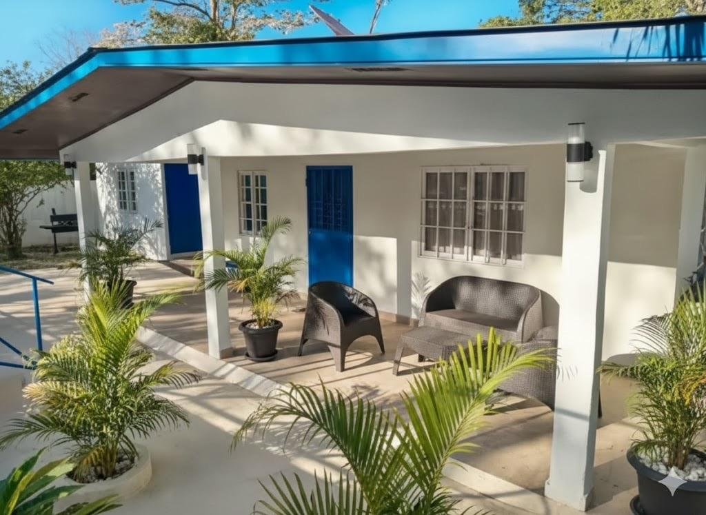 Casa con Piscina y Amplia Terraza - San