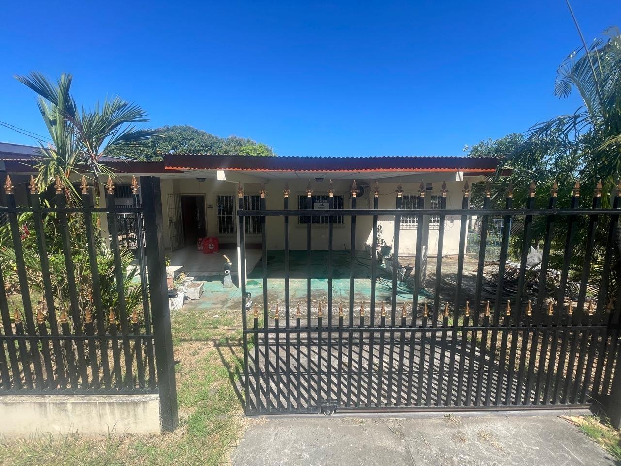 AMPLIA CASA EN EL CENTRO DE SANTIAGO