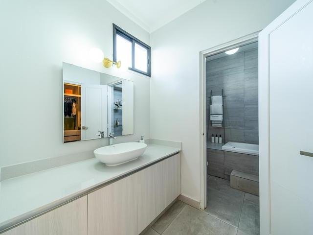 Gallery Image 36